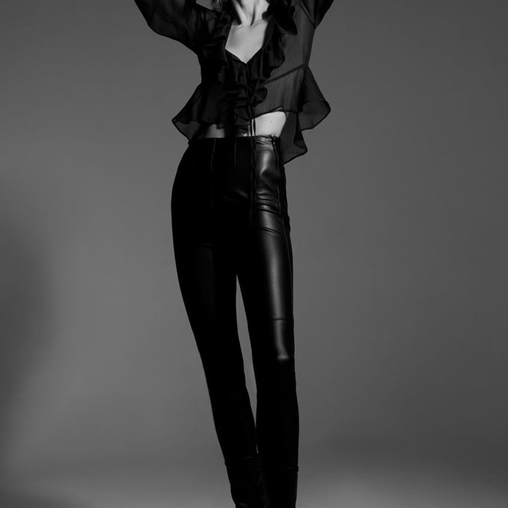 Zara HIGH-WAISTED FAUX LEATHER LEGGINGS M